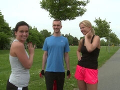 Obciąganie, Brunetka, Styl na pieska, Obciąganie, Na wolnym powietrzu, Punkt widzenia, Nastolatki, Trójkąt