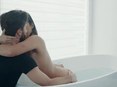 Velký zadek, Velké kozy, Brunetka, Stříkání spermatu, Erotika, Drobounká