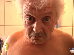 Kuřba, Brunetka, Líbání, Výprask, Masturbace, Přírodní prsa, Tetování, Teenka