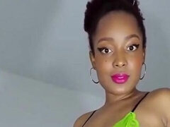 Amatööri, Iso perse, Isot tissit, Ruskeahiuksinen, Tumma, Äiti jota haluaisin panna, Soolo, Strippaus