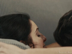 Rumpe, Store pupper, Milf, Fitte, Kort hår, Sokker, Tattovering, Pupper