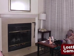 Brunette, Spill, Hd, Lesbisk, Strapon, Tattovering, Trekant, Pupper