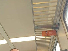 Un Couple Baise Dans Le Train De Banlieue. Madame Suce Goulument(2K) - Masturbation