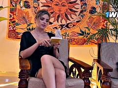 Baben, Stora tuttar, Blondin, Avsugning, Grovt språk, Hd, Milf, Pov
