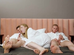 Culo, Leccata di culo, Bionda, Hd, Leccata, Trio uomo uomo donna, Russa, Terzetto