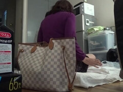 Beautiful MILFs Only: Picking up Ladies Hanging Around the Streets Vol. 2-1