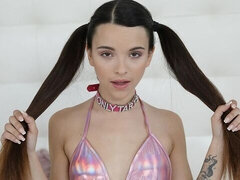 18, Amatéri, Brunetka, Masturbácia, Prirodzené prsia, Sólo, Stripping, Teenka