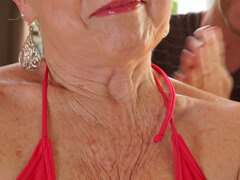 18 anni, Bikini, Bionda, Pompino, Nonnina, Indiana, Mamma che vorrei scoparmi, All'aperto