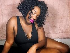 Submissive loser gets schooled by ebony goddess Chylattexxx