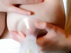 Amateur, Lactando, Madres para coger, Leche, Tetas naturales, Cabello corto, Solo, Tabú