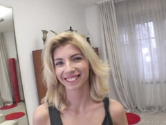Κώλος, Μεγάλα βυζιά, Ξανθιά, Μαλακία, Γλείψιμο, Ξυρισμένη, Τατουάζ, Έφηβος