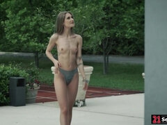 Blonde, Sucer une bite, Gorge profonde, Hard, De plein air, Petite femme, Se déshabiller, Nénés