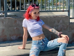 Sucer une bite, Mignonne, En levrette, Doigter, Branlette thaïlandaise, Tatouage, Adolescente, Nénés