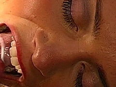 Μεγάλος πούτσος, Μπουκάκε, Σπέρμα στο στόμα της, Όργιο