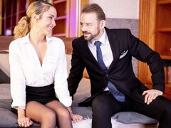 Hatalmas hátsó, Monumentális dákó, Tekintélyes didik, Szőke, Cumizás, Kutya póz