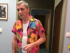 Fürdőszoba, Kutya póz, Arcra élvezés, Felpeckelve, Nyalás, Segg falás, Zuhanyozó, Nedves