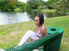 18 χρονον, Μεγάλος κώλος, Μελαχροινή, Βυζαρού, Μαύρος, Μαλακία με το δάχτυλο για γυναίκες, Φυσικά βυζιά, Έφηβος