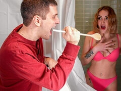 18, Stor kuk, Stora tuttar, Avsugning, Doggystyle, Kort hår, Mager, Tonåring