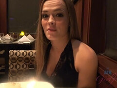 Brunette brune, Petite amie, Masturbation, Petite femme, Pov, Chatte, Fumer, Sous la jupe