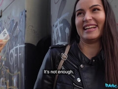 Rumpa, Avsugning, Brunett, Europeisk, Ansiktsbehandling, Naturliga tuttar, Piercing, Rysk