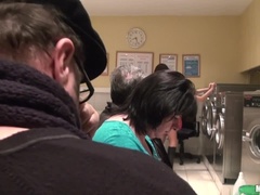 Brunette, Hundestilling, Europærer, Give finger, Brækfornemmelse, Naturlige bryster, Spanking, Tatovering