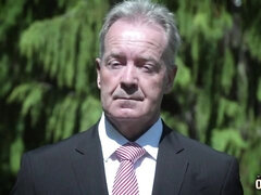 Kuřba, Brunetka, Prichytení, Na psíka, Bozkávanie, Prirodzené prsia, Vonku, Kozičky