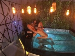 Leie, Grosser arsch, Blasen, Latina, Milf, Pool, Muschi