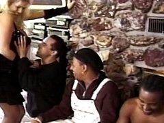 Culo grande, Verga grande, Tetas grandes, Rubia, Mamada, Estilo perrito, Grupo, Interracial