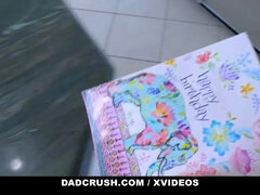 Pik sutte, Komme i munden, Give finger, Slikning, Lingerie, Skrige, Tabu, Teenager