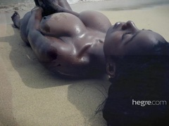 Kiky Shooting Caribbean Curves