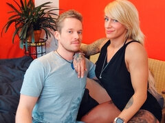 Culo, Culo grande, Corridas, Estilo perrito, Pajear, Madres para coger, Pov, Medias largas