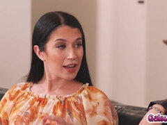 18, Stora tuttar, Brunett, Fingering, Hardcore, Kysser, Tatuering, Tonåring