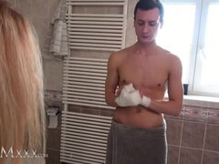 Badrum, Blondin, Avsugning, Sperma shot, Milf, Rysk, Rakad, Tatuering
