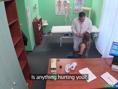 Ερασιτέχνης, Γιατρός, Σε στάση σκύλου στα τέσσερα, Γλείψιμο, Πρώτου προσώπου, Μουνί, Γλειφοκώλι, Παιχνίδια