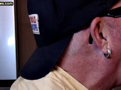 Amatør, Pik sutte, Langt ned i halsen, Homoseksuel, Briller, Håndjob, Ældre kvinde