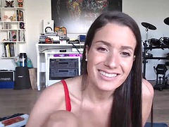 Big ass natural tits milf showing on webcam