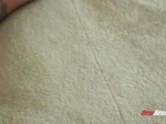 Gros seins, Brunette brune, Gode, Masturbation, Seins naturels, Solo, Jouets