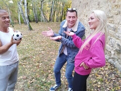 18, Veľký zadok, Veľké péro, Blondína, Kuřba, Na psíka, Prirodzené prsia, Teenka