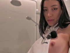 Store bryster, Brunette, Give finger, Latinsk, Onani, Pov, Bad, Legetøj
