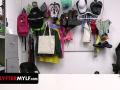 Långt ner i halsen, Grovt språk, Klackar, Milf, Kontor, Pov, Fitta, Rakad