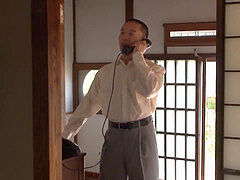 Lo?n lu�n ??t con g�i ?ang ng?