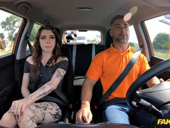 Sucer une bite, Bottes, Voiture, Embrassement, Culottes ou slips, Pov, Tatouage, Nénés