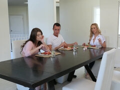 아메리카인, 아기, 금발의, 음경, 여자 지배, 짧은 머리, 계모, 쓰리섬