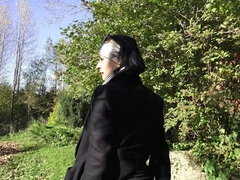 Gode, Talons, Lingerie, Mature, Mère que j'aimerais baiser, De plein air, Jarretelles, Mouillée