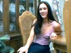 Américain, Sucer une bite, Britannique, Brunette brune, Femme dominatrice, Humiliation, Petite femme, Suçant