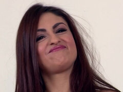 Zadok, Veľké kozy, Džínsy, Prirodzené prsia, Piercing, Vyholené, Sólo, Španielskej