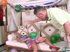 Anale, Bionda, Pompino, Schizzo di sborra, Da dietro, Ragazza, Ragazza anale, Tette