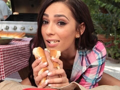 Sucer une bite, Brunette brune, Masturbation, De plein air, Pov, Rasée, Dénudage, Adolescente