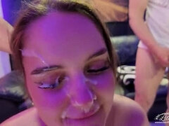 Grosse titten, Blasen, Viele männer bespritzen eine frau, Europäisch, Aufs gesicht abspritzen, Gruppensex, Jungendliche (18+), Titten