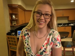 Kúpeľňa, Blondína, Priateľka, Piercing, Pička, Vyholené, Vysoké, Kozičky